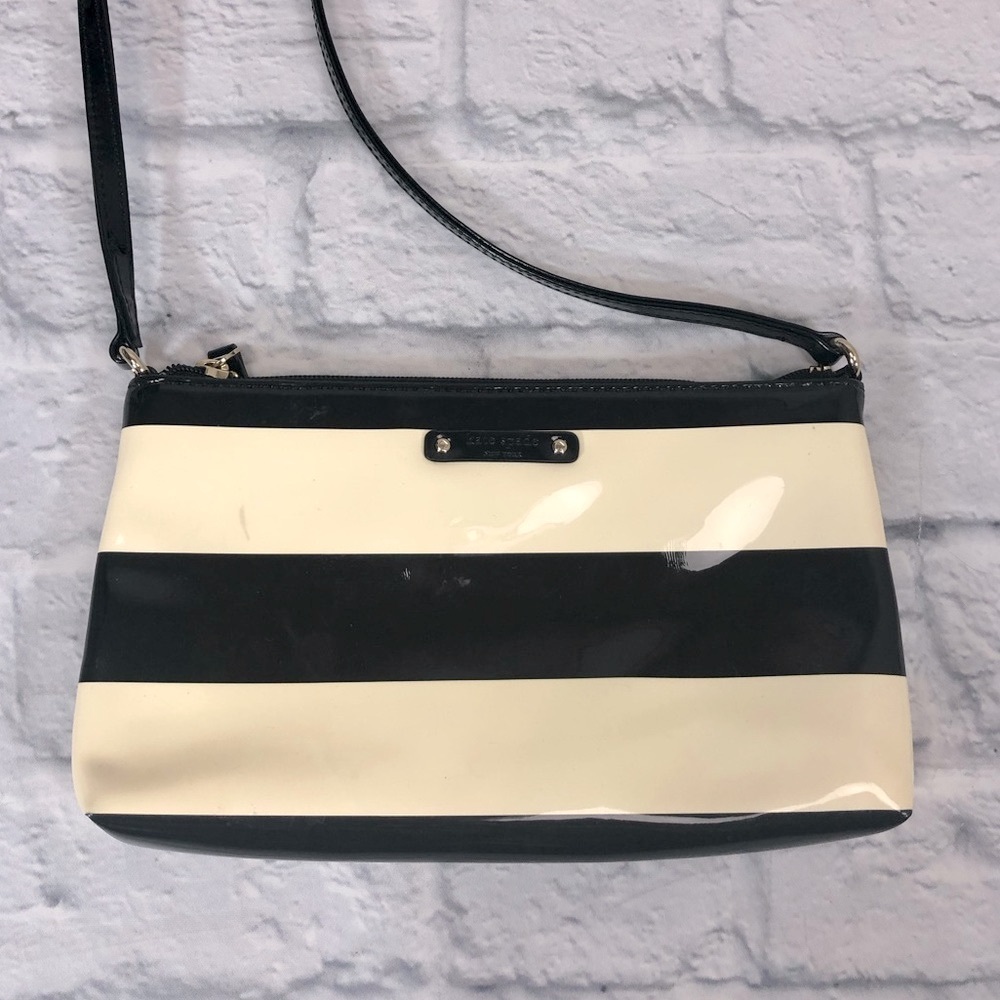 Kate Spade patent leather Striped Crossbody bag purse Pockets strap Logo
